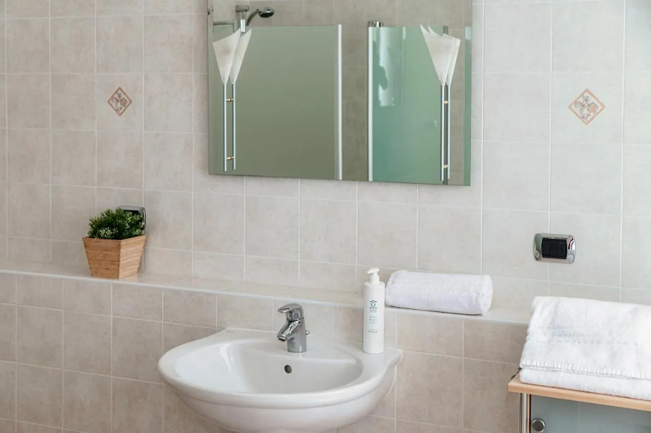 Villa Degli Angeli - By Myhomeincomo Lenno Apartment